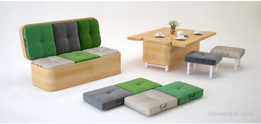 sofa que se convierte en mesa con sillas