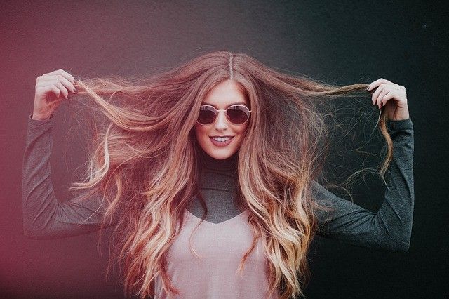 cardar cabello