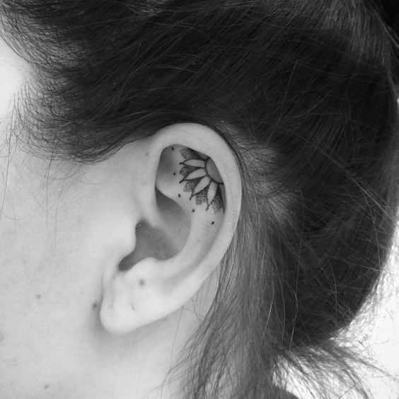 tatuaje-helix-flor
