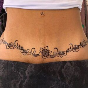 tatuaje para tapar cesárea horizontal