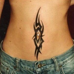 tatuaje para tapar cicatriz de cesárea vertical